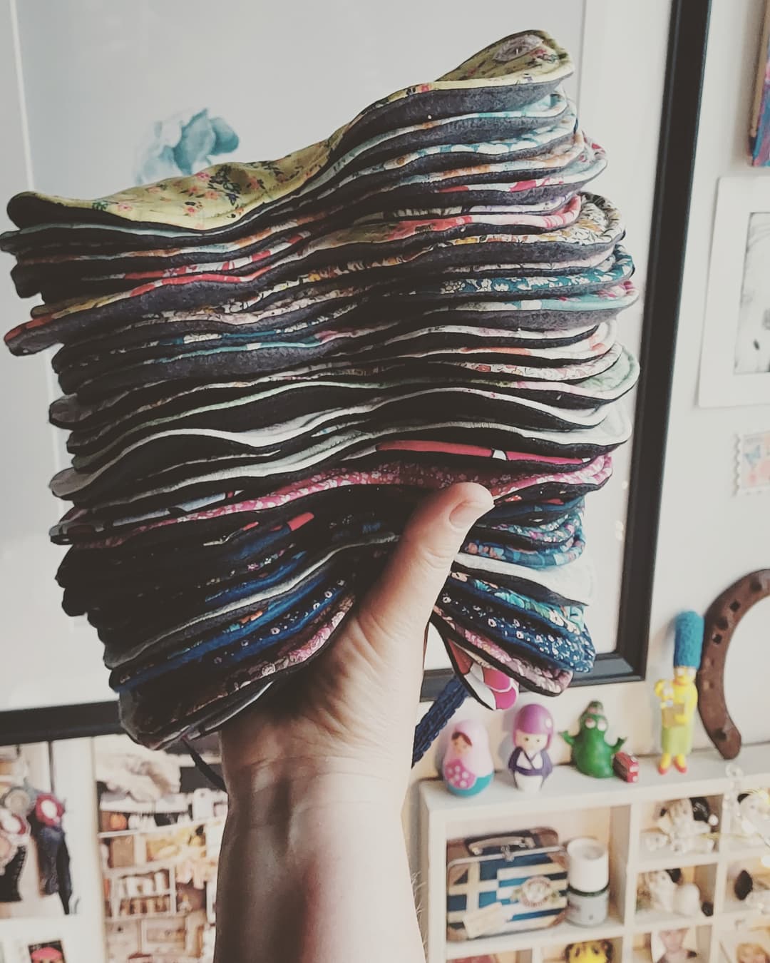 Bilde av en bunke med sovemasker